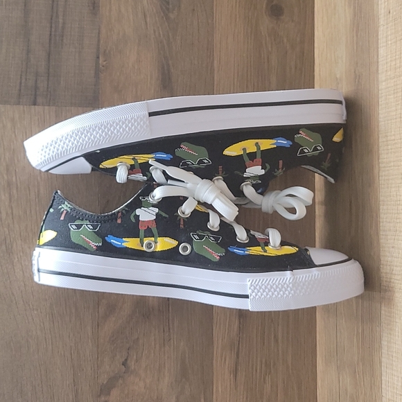 Converse Brand new in the box size junior 4=size women's 6. - Picture 8 of 15